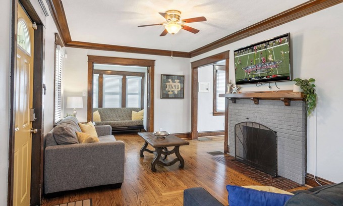 Harters Heights House | Walk to ND and Eddy Street, *ProCleaned *Comfy *Updated
