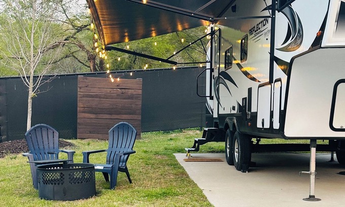 Hot Springs House | Walk to Oaklawn & Bathhouse Row in Downtown Hot Springs Luxury RV in Resort