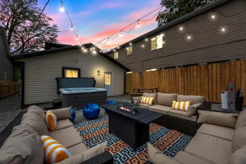 Weinland Park House | Walk to OSU - Relaxing Retreat with Hot Tub