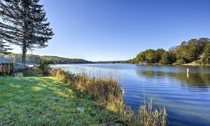 Hamlin House | Walk to Roaming Woods Lake: Home w/Fire Pit!