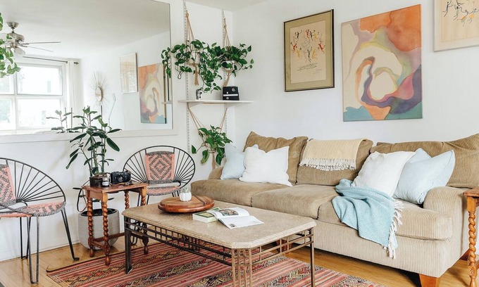 The Flats Apartment | Walk to Rodeo Drive and the Stylish Shops and Restaurants - Comfy One-Bedroom