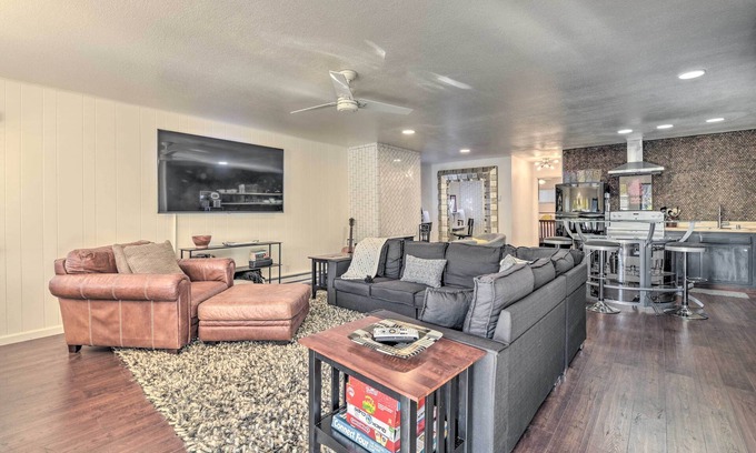 Red River Condo | Walk to Ski Slopes! Red River Condo w/Fireplace