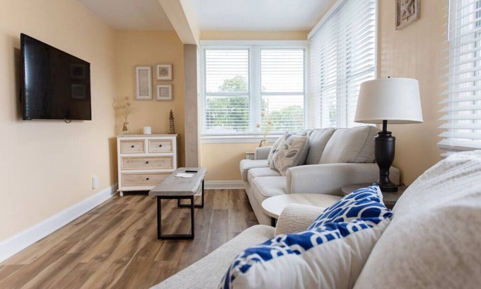 Jacksonville Beach House | Walk to the beach! Heart of Jax Beach!