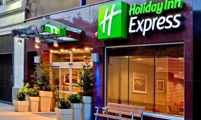 Garment District Hotel | Walk to Times Square + Free Breakfast & Wi-Fi