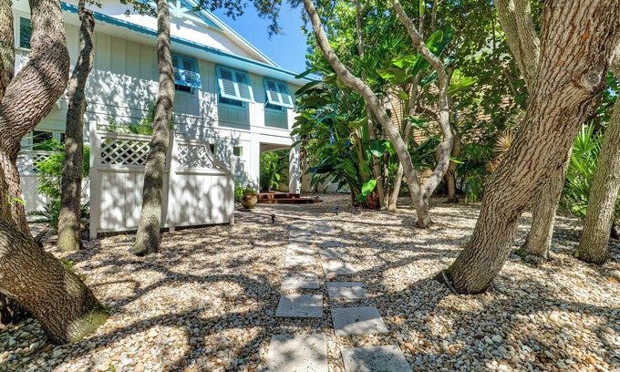 Summerplace House | Walk to Wabasso Beach: Home w/Hot Tub & Bikes