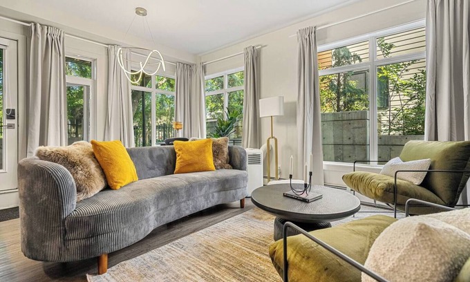 Whyte ave Condo | Walk to Whyte Ave, river views, and UofA Hospital from your cozy suite