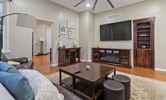 Columbia-Tusculum House | Walkable 3-bedrm Centrally Located to Cincy’s best