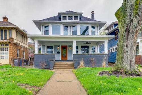 Toledo Apartment | Walkable Apt 4 Mi to Downtown Toledo!