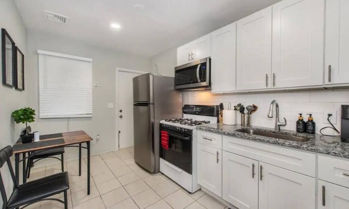 South Orange Apartment | Walkable downtown apartment steps from NYC Train🚉