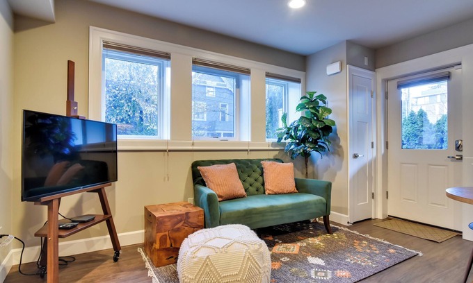 Goose Hollow Apartment | Walkable Portland Studio < 1 Mi to Dtwn!