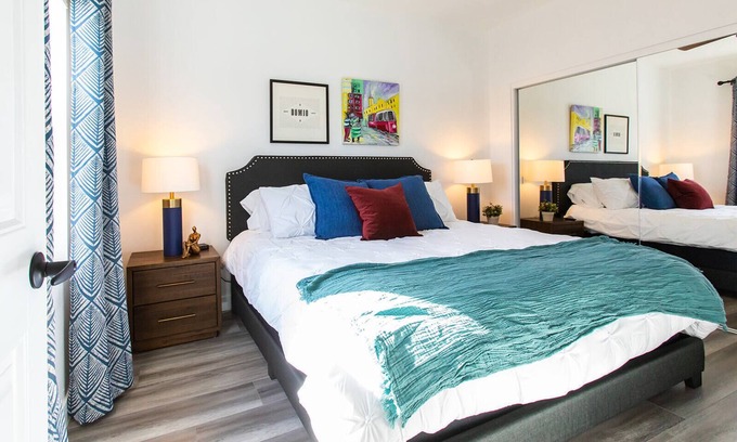 Mission Valley Apartment | Walkable - Restaurants - Large Patio - A/C