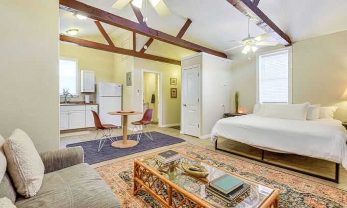 Bradenton Apartment | Walkable Studio 1 Mi to Riverwalk & Dtwn Bradenton