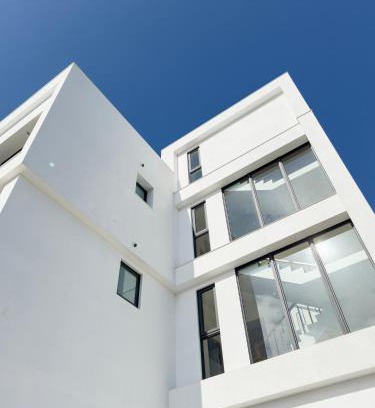 Dongshan Villa | Walking along the field