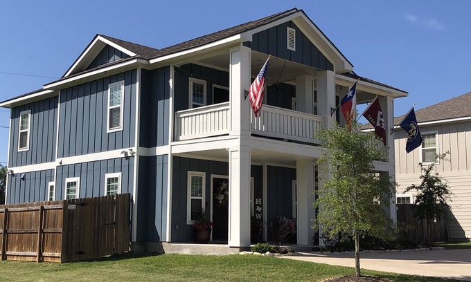 Breezy Heights House | WALKING DISTANCE TO ALL TEXAS A&M EVENTS!