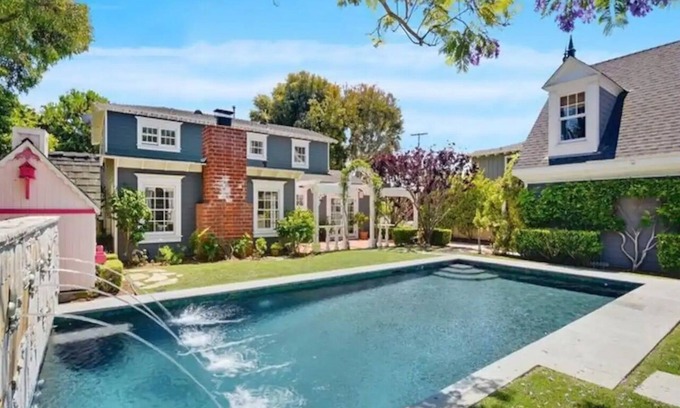 Cardiff-by-the-Sea House | WALKING DISTANCE TO SWAMI'S BEACH, BEAUTIFUL POOL, HUGE HOUSE!
