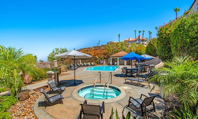 Miramar Ranch North Condo | Walking distance to the lake dog friendly🐶