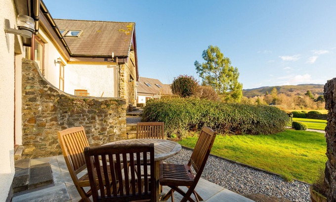 Slate Islands Cottage | Walled Garden Mews 4 - a mews cottage that sleeps 6 guests in 2 bedrooms