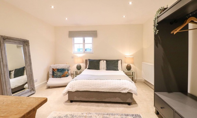 Abbots Bromley Cottage | WALNUT VIEW, pet friendly, with a garden in Abbots Bromley