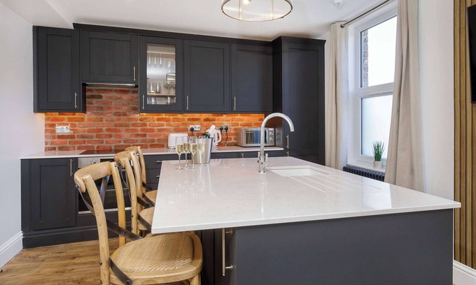 York House | Walpole House - Hot Tub, Games Room, Sleeps 12