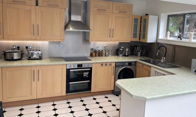 Thornton Apartment | Wandsworth, South London Deluxe King Room T4