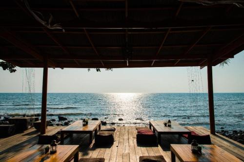 Bai Lan Resort | Warapura Resort