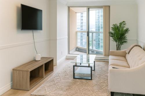 Coal Harbour Apartment | Warm and Welcoming 2-Bedroom Home in a Prime Location