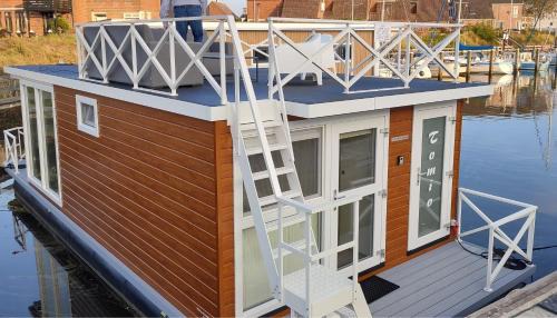 Monnickendam Boat Rental | Warm Winter Houseboat Tomio near Amsterdam