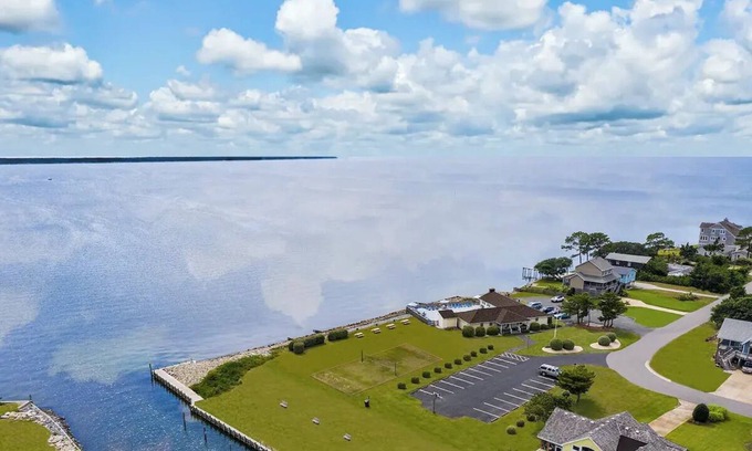 Nags Head House | Water Front Luxury, Fisherman/Boaters Dream - TIKI Bar, New Kitchen, Firepit.