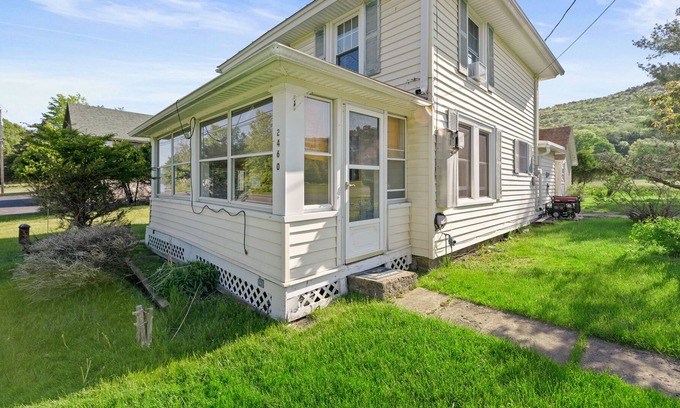 Lake George House | Water view home with a wood stove, grill, & partial air-conditioning - dogs ok