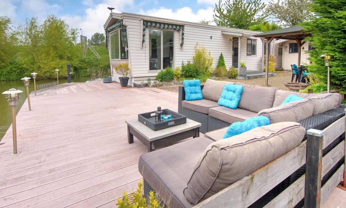 Ooltgensplaat House | Water Villa in Ooltgensplaat Near Volkerak