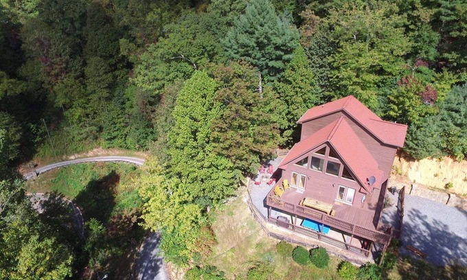 Lenoir House | Waterfalls Rd Cabin -Close to Downtown Blowing Rock