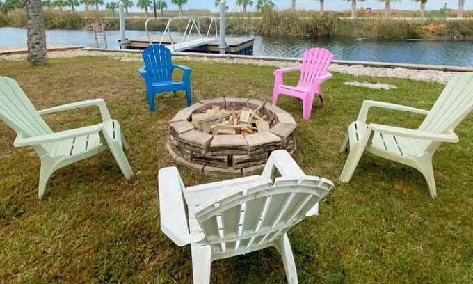 Suwannee Cabin | Waterfront 1 bed plus sleeper sofa, FREE Boat dock, Fire Pit, & Trailor Parking