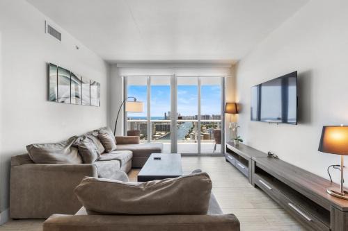 Hallandale Beach Apartment | Waterfront 2 BR Luxury Apartment with Ocean views in Beachfront Resort