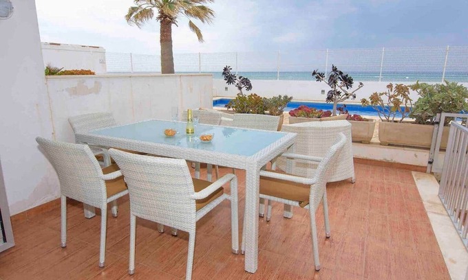 Carboneras Apartment | Waterfront apartment sea pool air conditioning