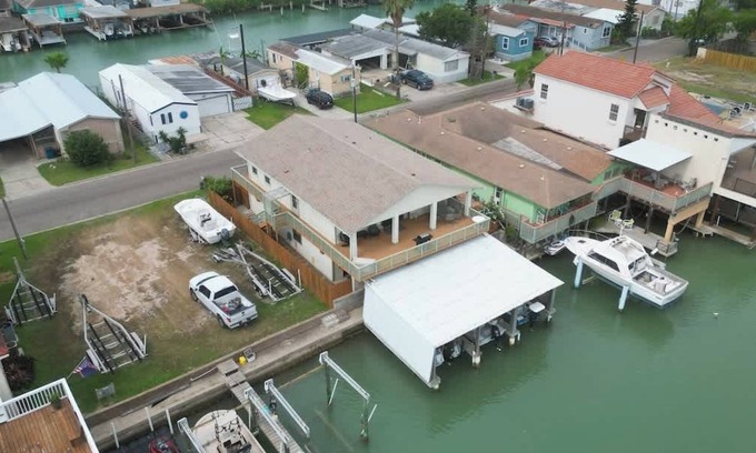 Port Isabel House | *Waterfront & Boat Slip 3 bedr Home * Deck * BBQ