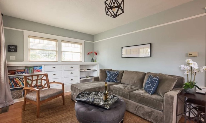 Vallejo House | Waterfront Boutique Bungalow Two -Walk to Ferry to San Francisco