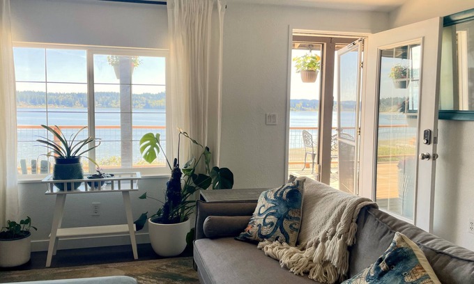 Silverdale House | Waterfront bungalow with 2-bed house and studio connected via spacious deck.