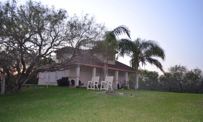 Riviera House | Waterfront Cabin on Laguna Salada (Baffin Bay) Riviera, Texas. Private, Seclude