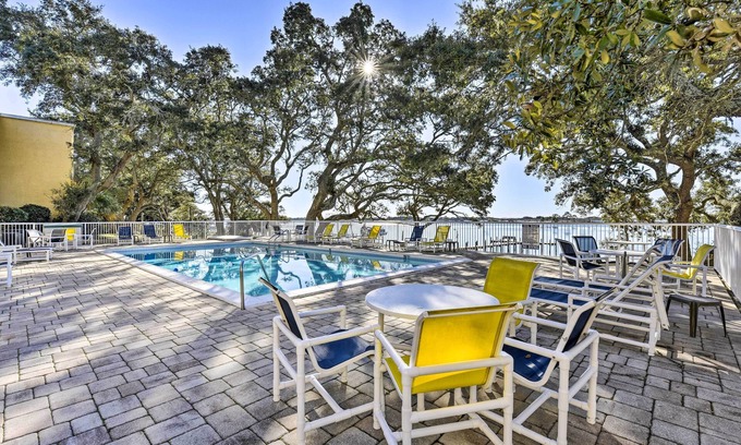 Mary Esther Condo | Waterfront Community w/Perks: Mary Esther Condo