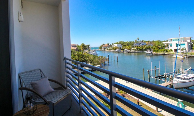 North Trail Condo | Waterfront, Community Pool, Sea La Vie