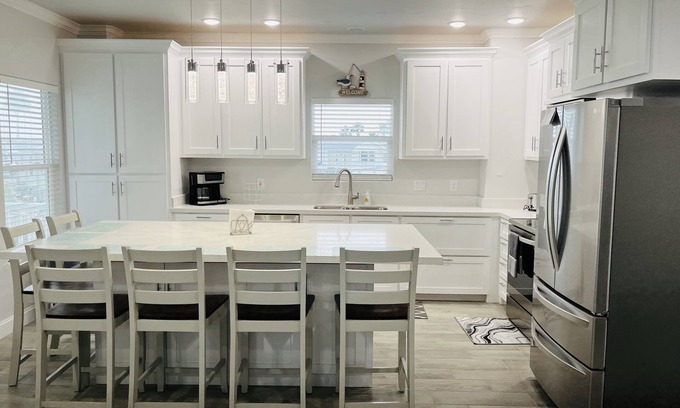 Port Isabel Cottage | Waterfront Coral Cottage