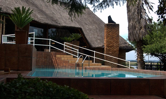 Vaalview Hotel | Waterfront Country Lodge