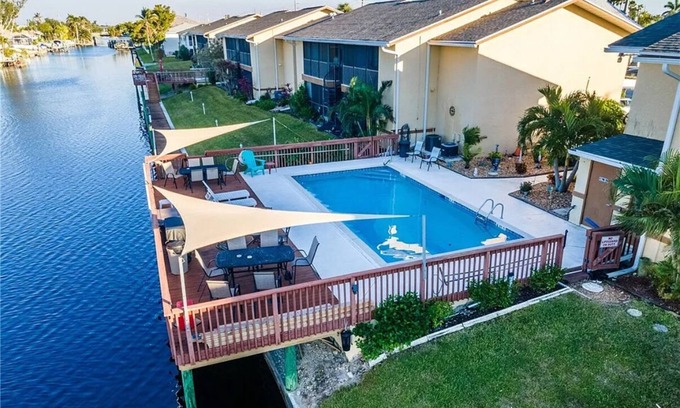 Eight Lakes Condo | Waterfront Escape in Cape Coral
