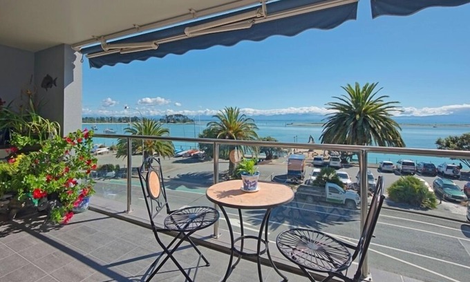 Stepneyville Apartment | Waterfront Escape - Nelson Waterfront Apartment