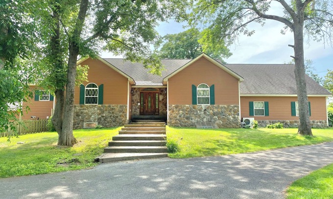 Queensbury House | Waterfront Escape
