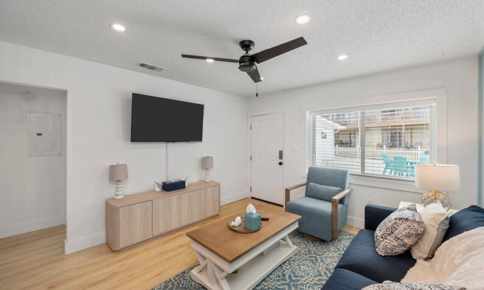 Fort Walton Beach Apartment | Waterfront Getaway w/Pool Access – Bluefish #3