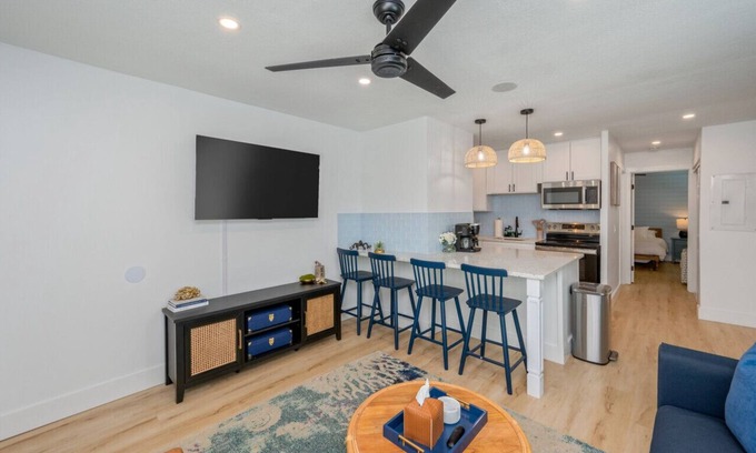 Fort Walton Beach Apartment | Waterfront Getaway w/Pool Access – Bluefish #7