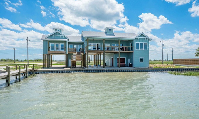 San Patricio County House | Waterfront Getaway w/Pier & Kayak Access!