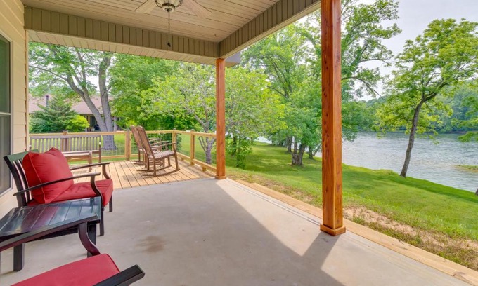 Gassville House | Waterfront Getaway with Patio on the White River!