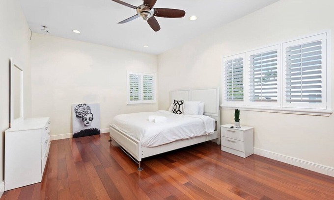 Hollywood Lakes Villa | Waterfront Hollywood 5BR Villa w/Theater & More